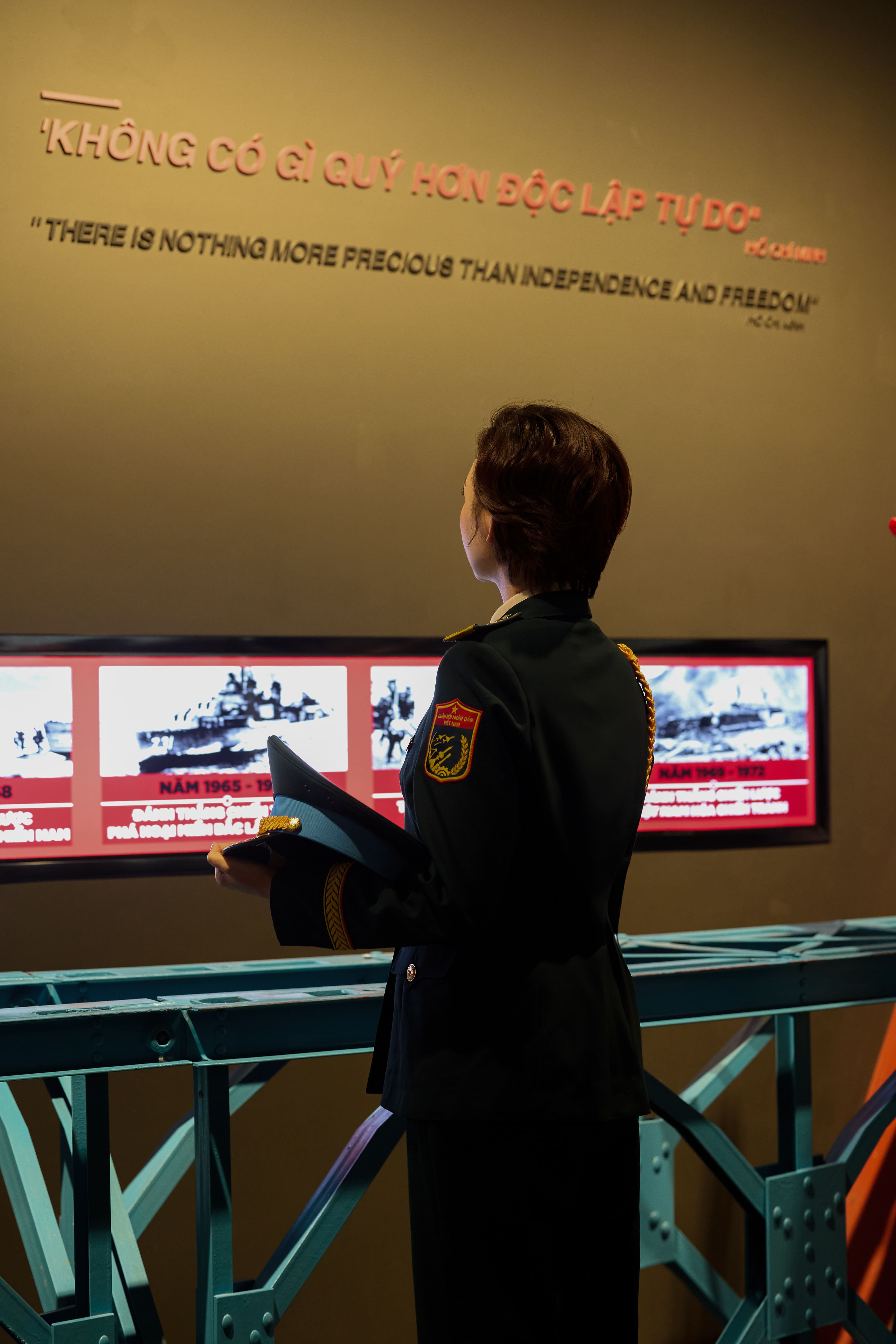 frontend/img/gallery/anh-tet-yem-ao-dai/tracy-sudio-chup-quan-phuc (5).jpg